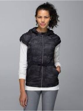 Lululemon Spring Fling Puffy Down Vest Black Camo Cap Size 8